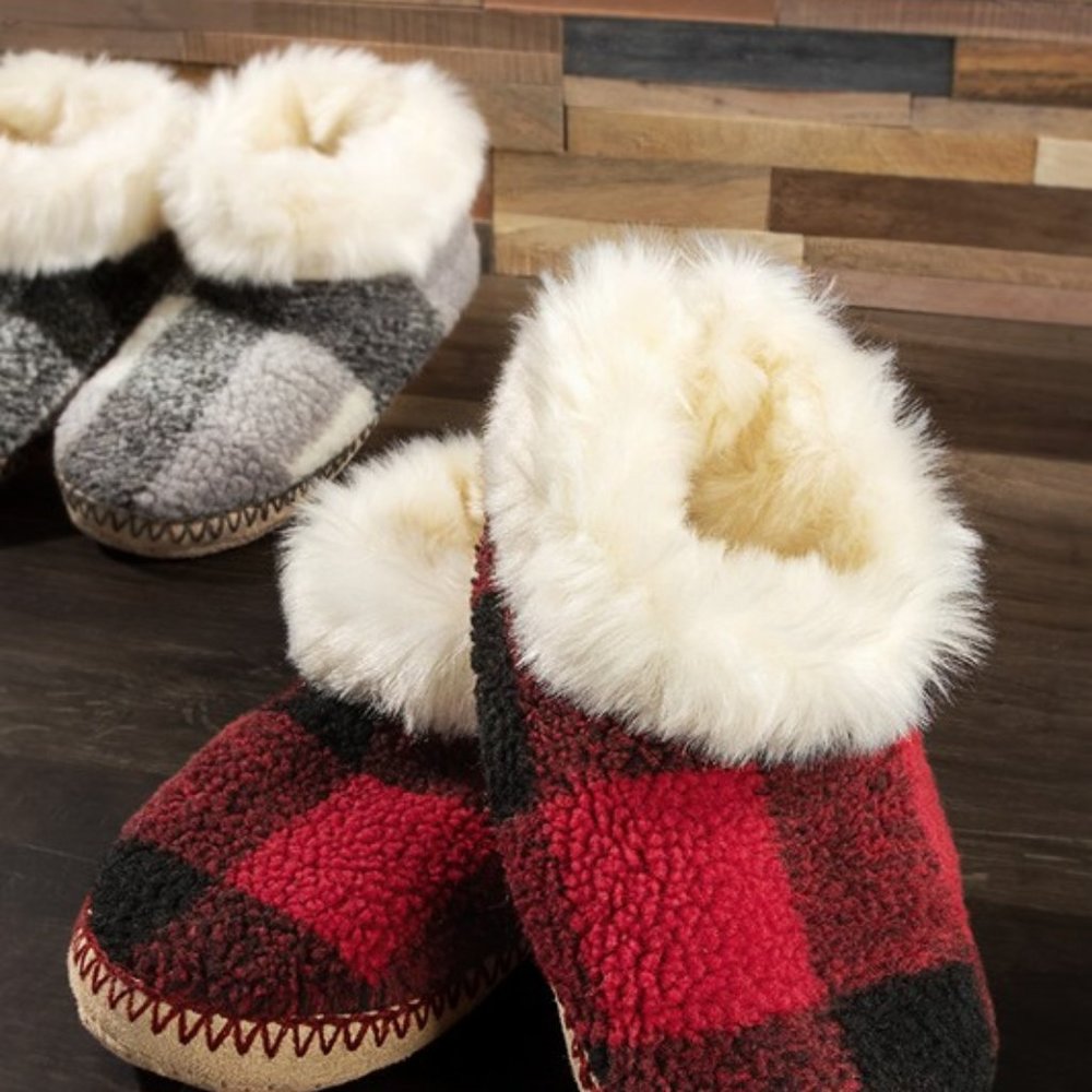 ๐ Black & White Buffalo Check Plaid Indoor Slipper Booties Faux Fur Lining ๐ - Picture 4 of 5